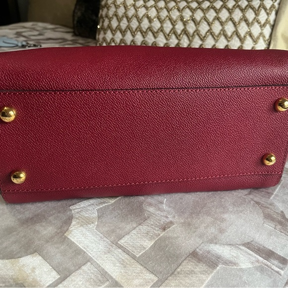 Authentic Burberry Medium Soft Grain Leather Buckle Shoulder Bag - Picture 7 of 10